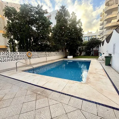 Centro-playa Fontanilla * 马尔韦利亚