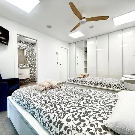 Centro-playa Fontanilla * 马尔韦利亚